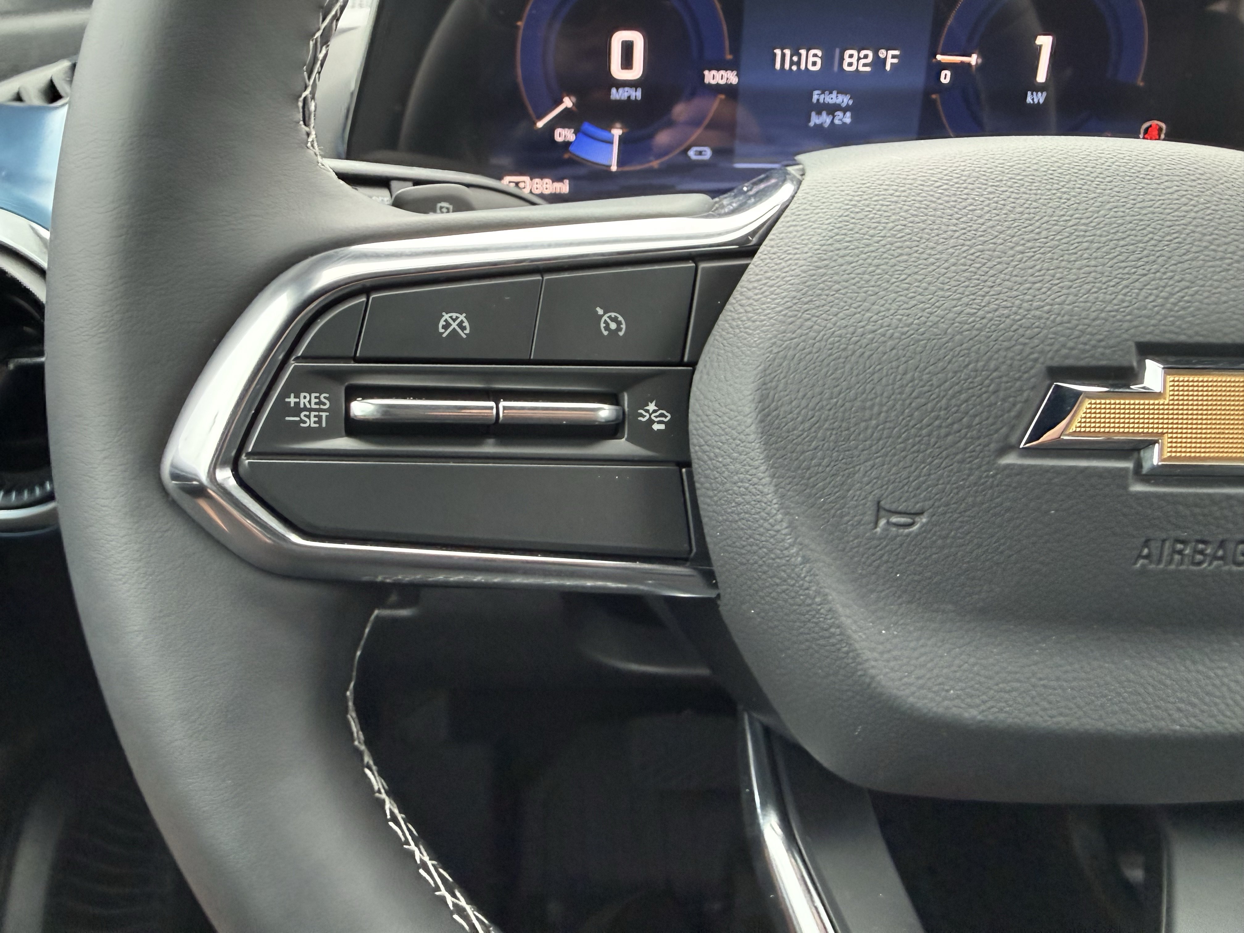 New 2026 Chevrolet Equinox EV LT w/ Convenience Package II FWD image 18
