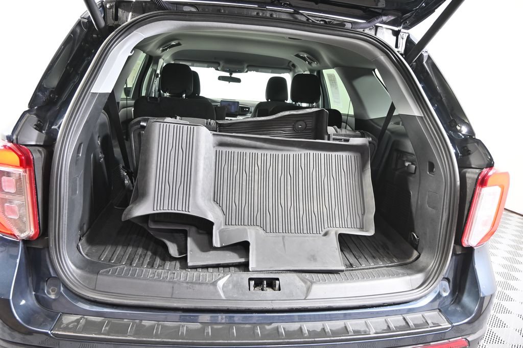 Used 2024 Ford Explorer XLT AWD/4WD image 17