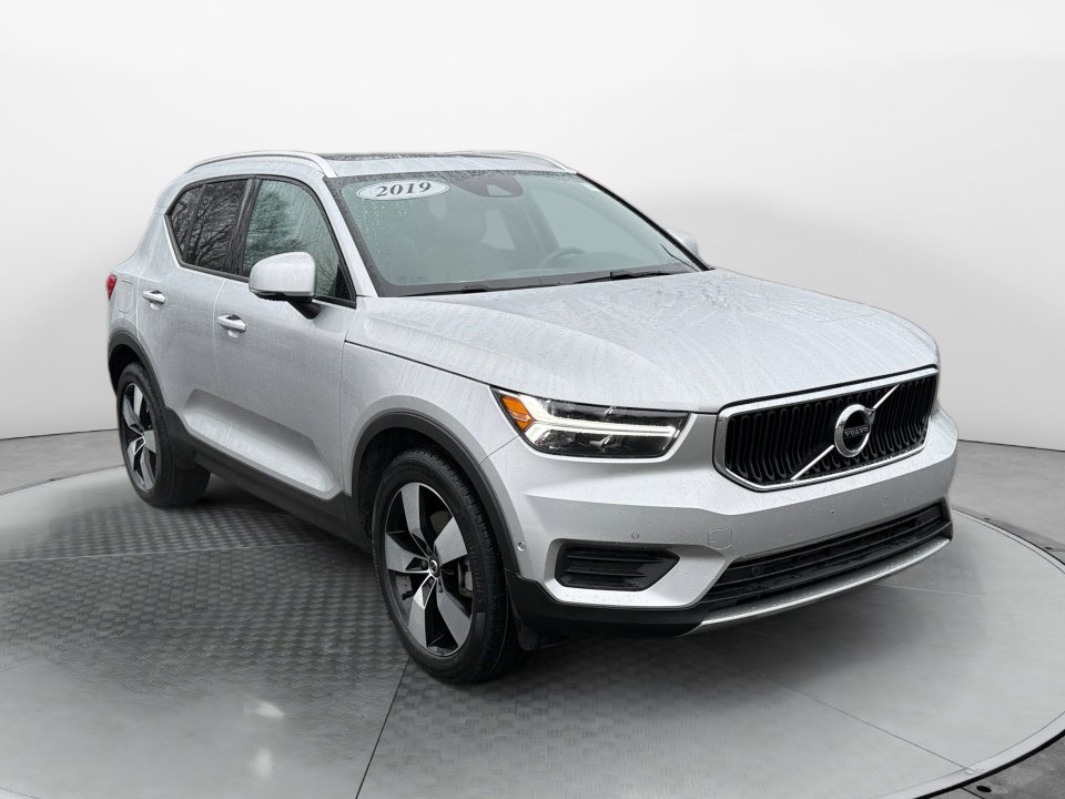Used 2019 Volvo XC40 T5 Momentum