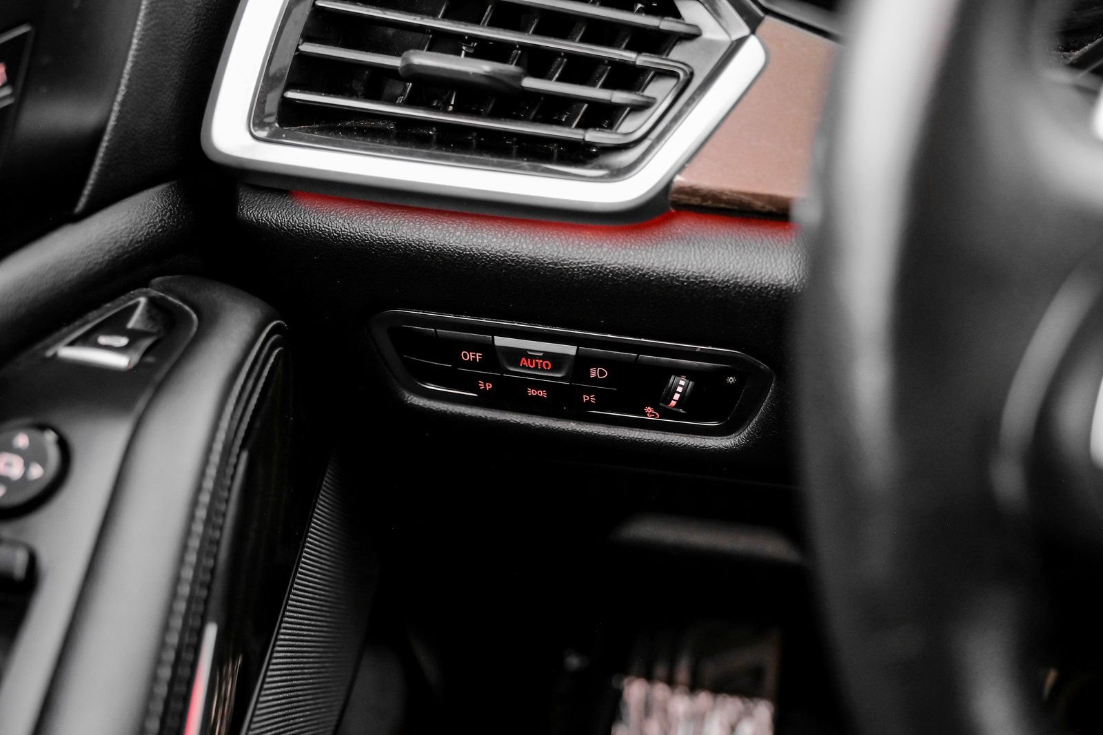 Used 2023 BMW X5 xDrive40i w/ Premium Package image 32