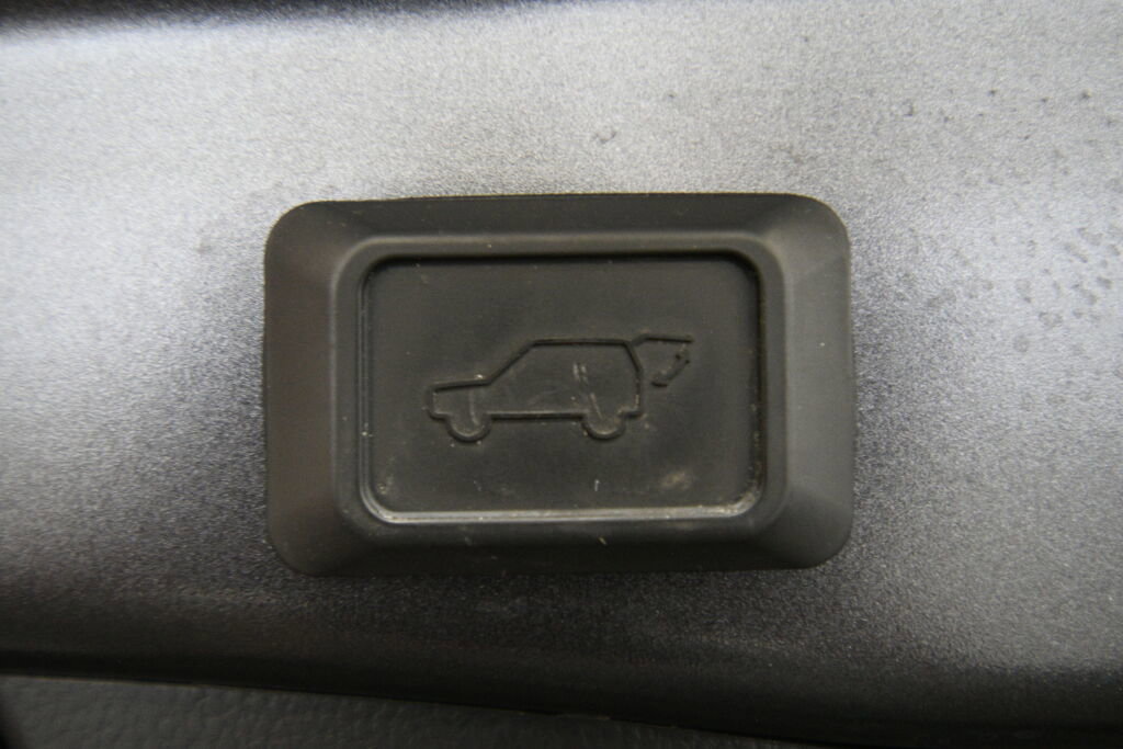 Used 2023 Toyota RAV4 XLE Premium AWD/4WD image 25