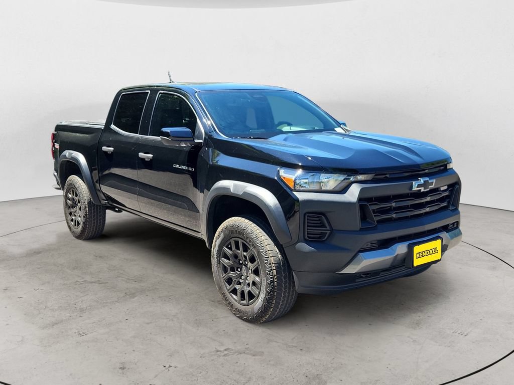 Used 2023 Chevrolet Colorado Trail Boss w/ Advanced Trailering Package AWD/4WD image 3