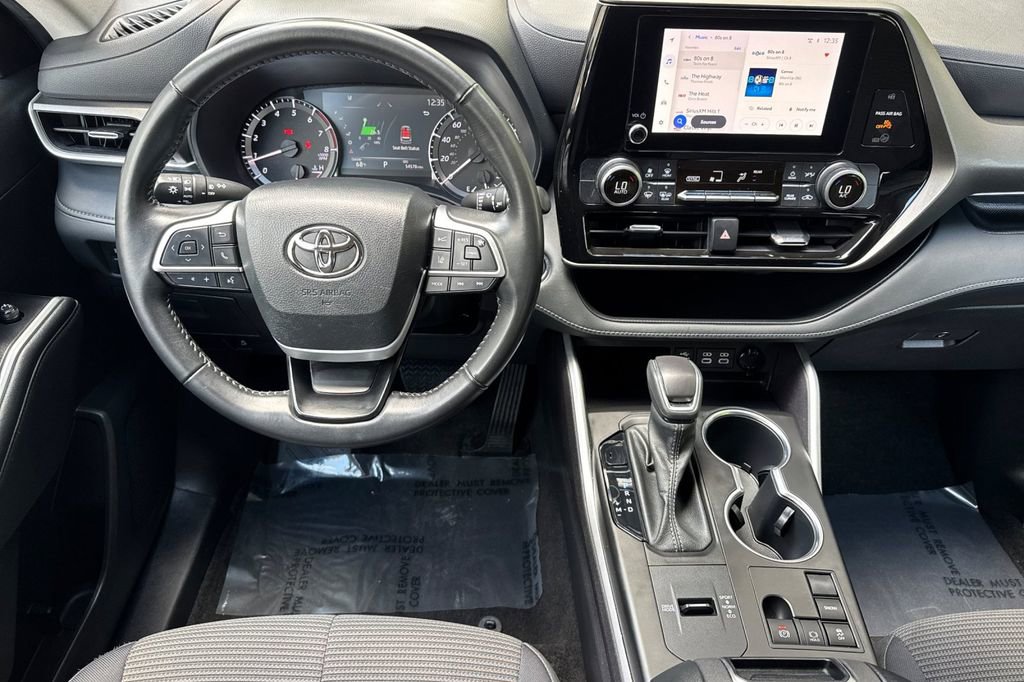 Used 2023 Toyota Highlander LE FWD image 13