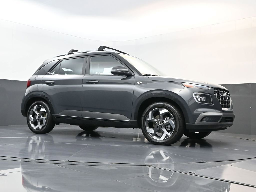 Used 2025 Hyundai Venue Limited image 21