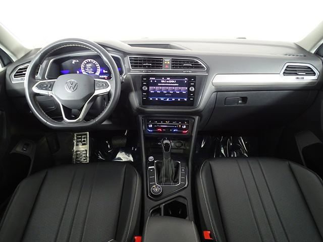 Used 2024 Volkswagen Tiguan SE image 25