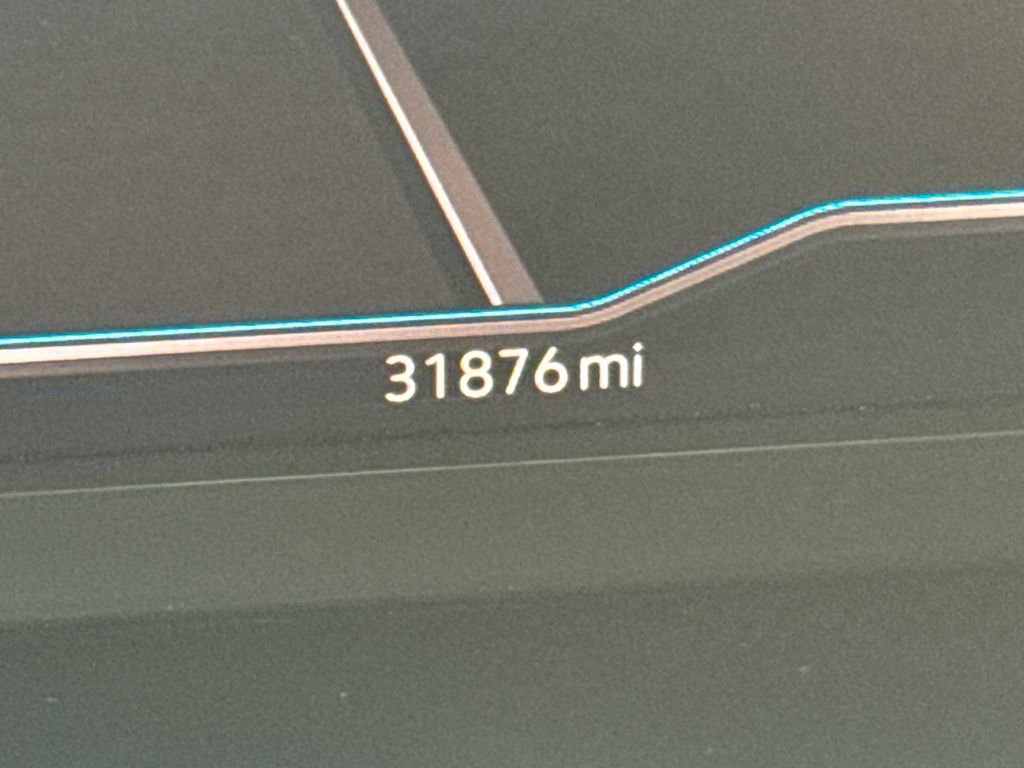 Used 2022 Volkswagen Tiguan SEL R-Line image 19