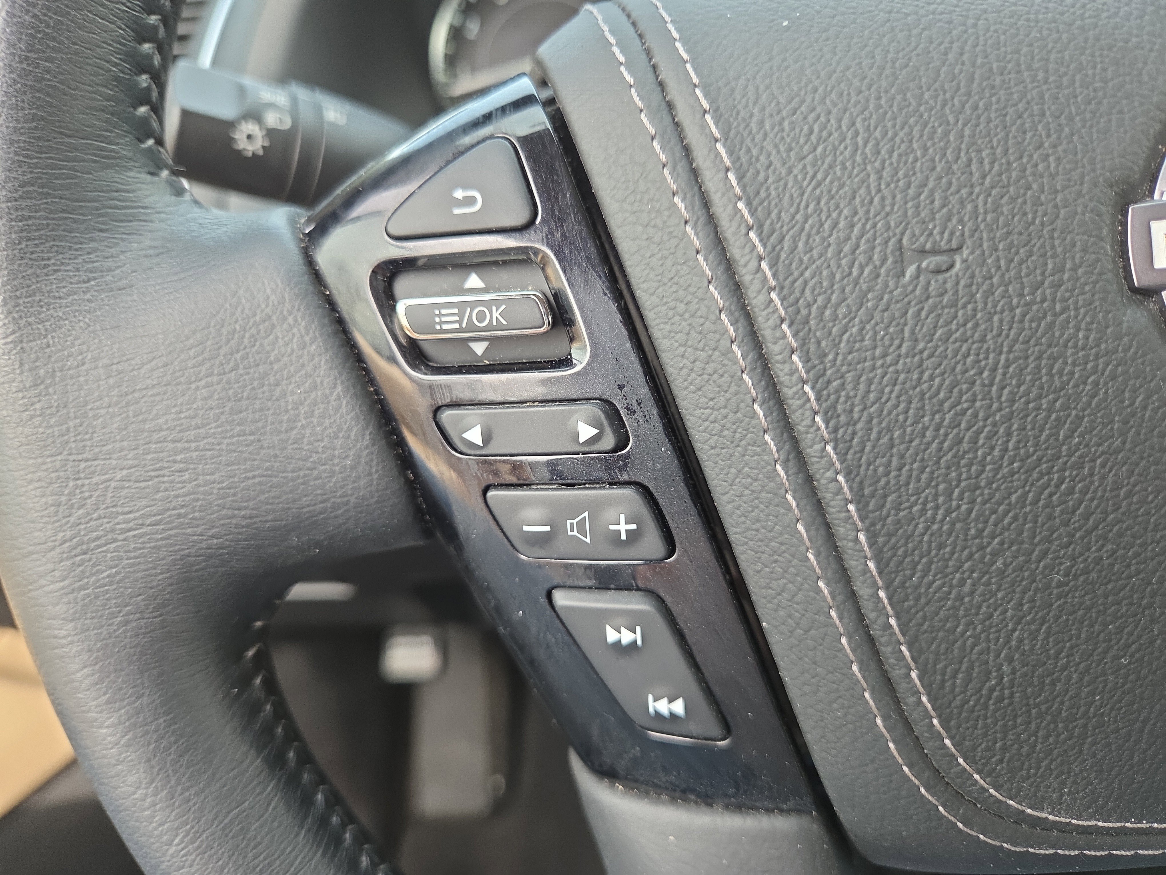 Used 2023 Nissan Armada Platinum w/ Cargo Package image 34