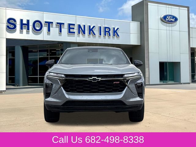 Used 2025 Chevrolet Trax RS w/ Driver Confidence Package FWD image 2