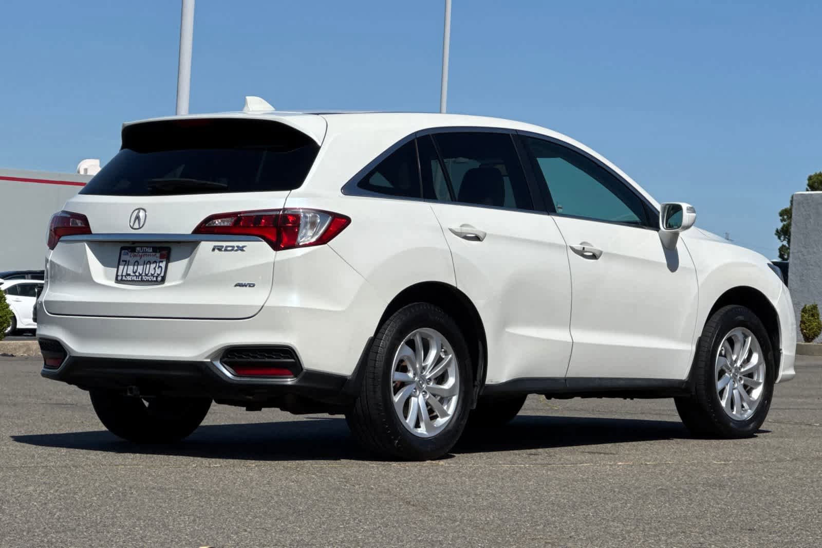 Used 2017 Acura RDX AWD image 2