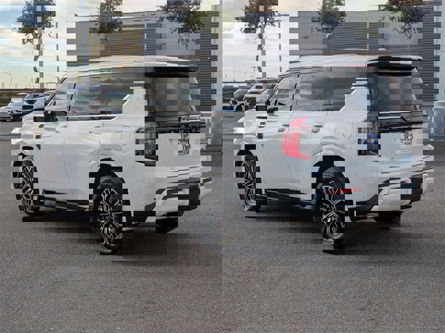 Used 2025 Nissan Armada SL image 4