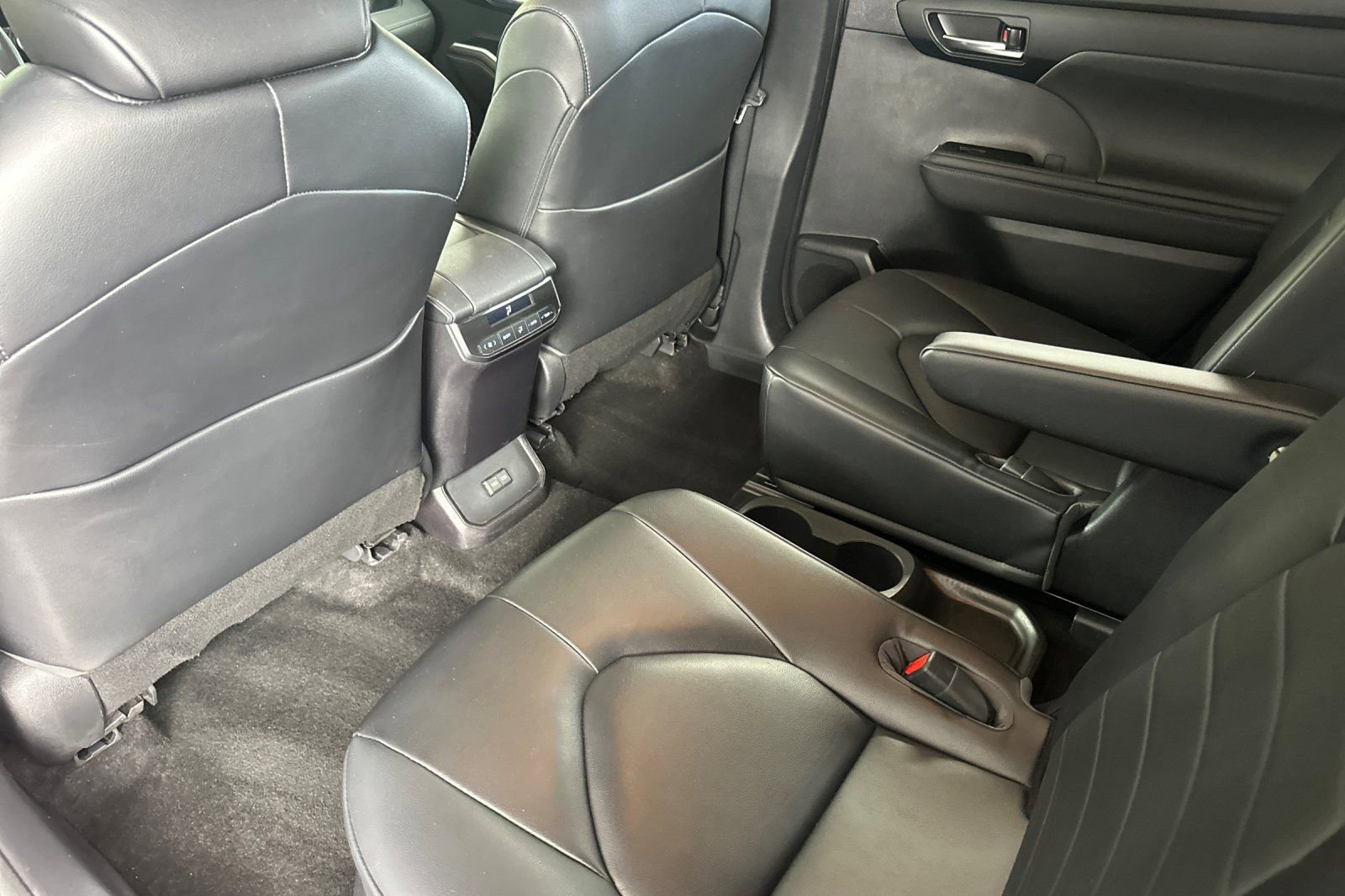 Used 2023 Toyota Highlander XLE image 14