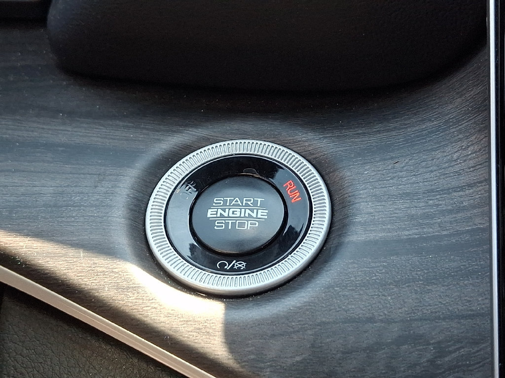 Used 2025 Jeep Grand Cherokee Limited AWD/4WD image 25