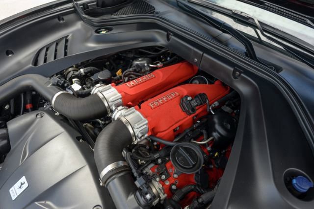 Used 2015 Ferrari California T RWD image 18