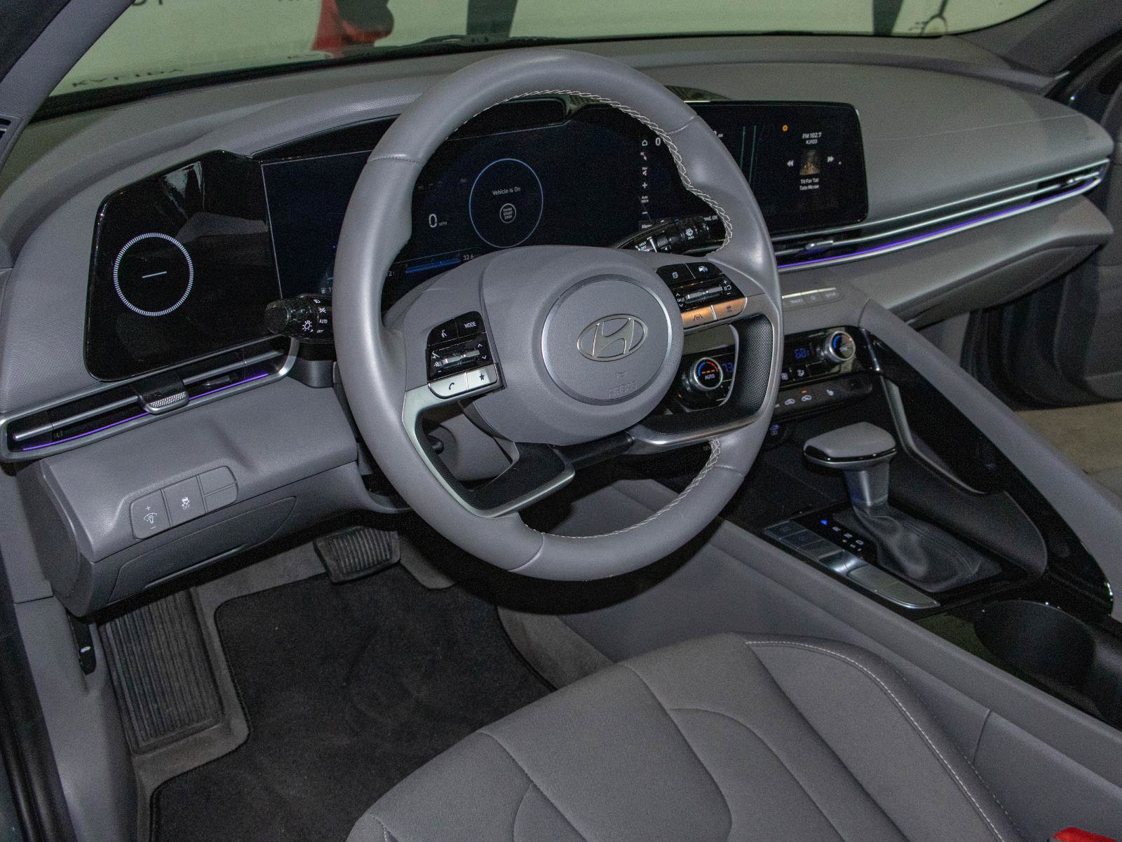 Used 2025 Hyundai Elantra SEL image 6