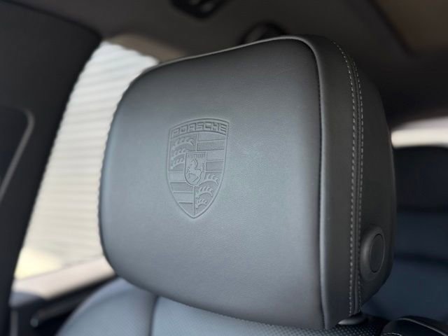 Certified 2026 Porsche Macan AWD/4WD image 30