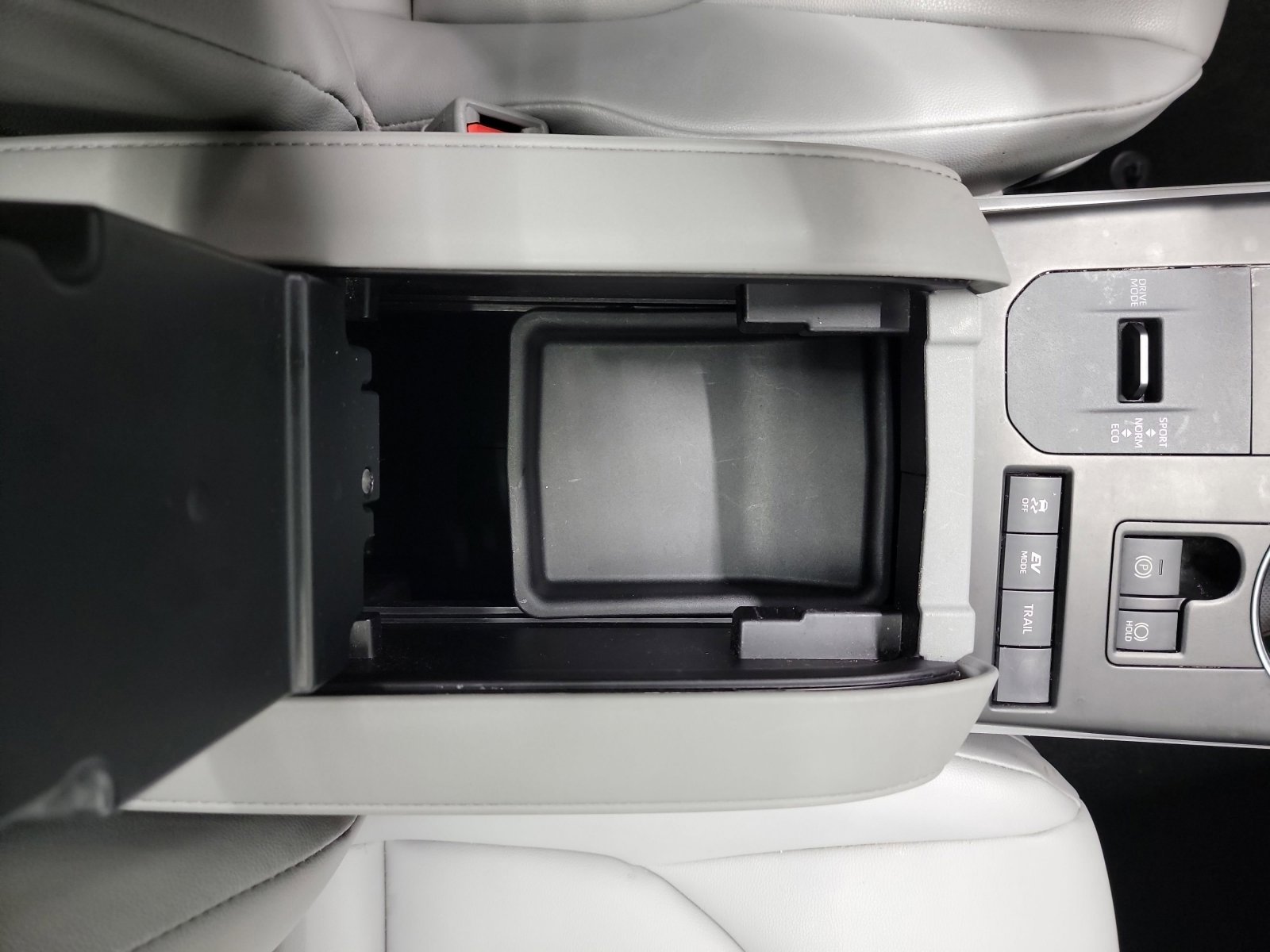 Used 2020 Toyota Highlander XLE AWD/4WD image 29