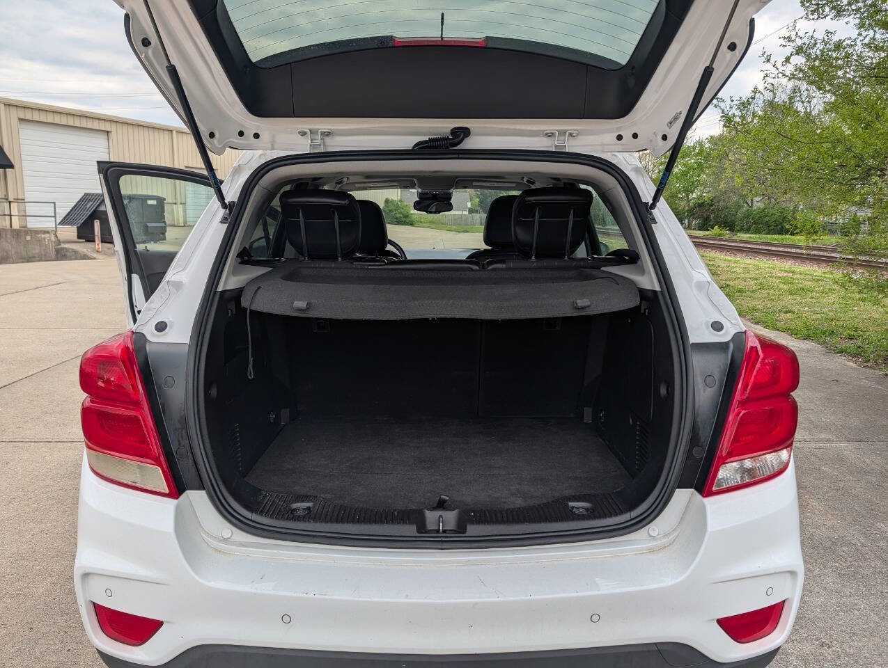 Used 2018 Chevrolet Trax LT w/ Sun & Sound Package image 5