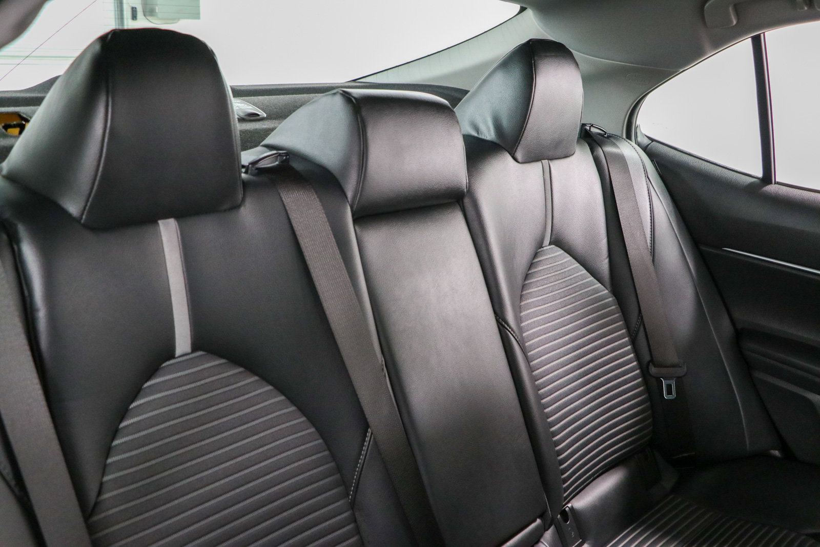 Used 2018 Toyota Camry SE w/ Moonroof Package FWD image 28