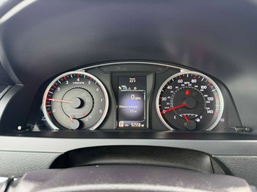 Used 2016 Toyota Camry SE image 16