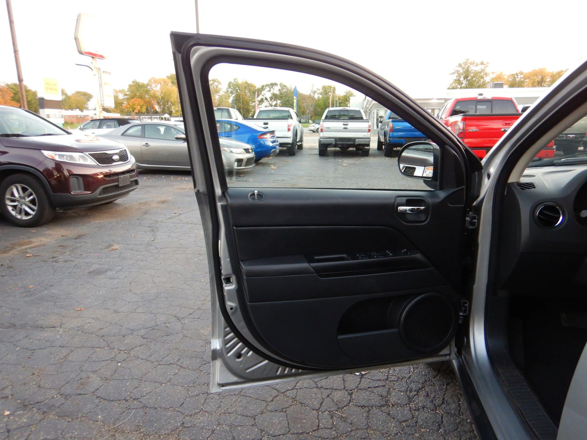 Used 2016 Jeep Compass Sport w/ Power Value Group image 9