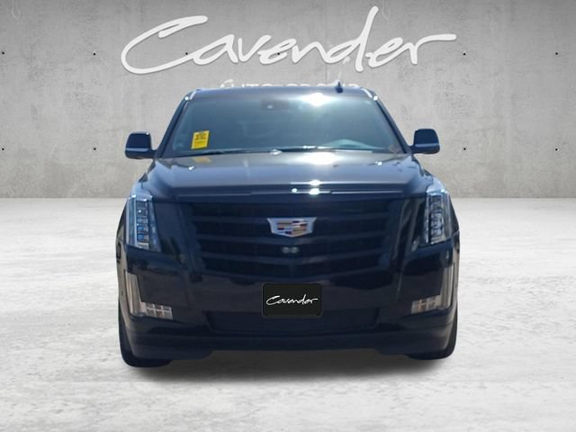 Used 2020 Cadillac Escalade Luxury w/ Escalade Sport Edition AWD/4WD image 18