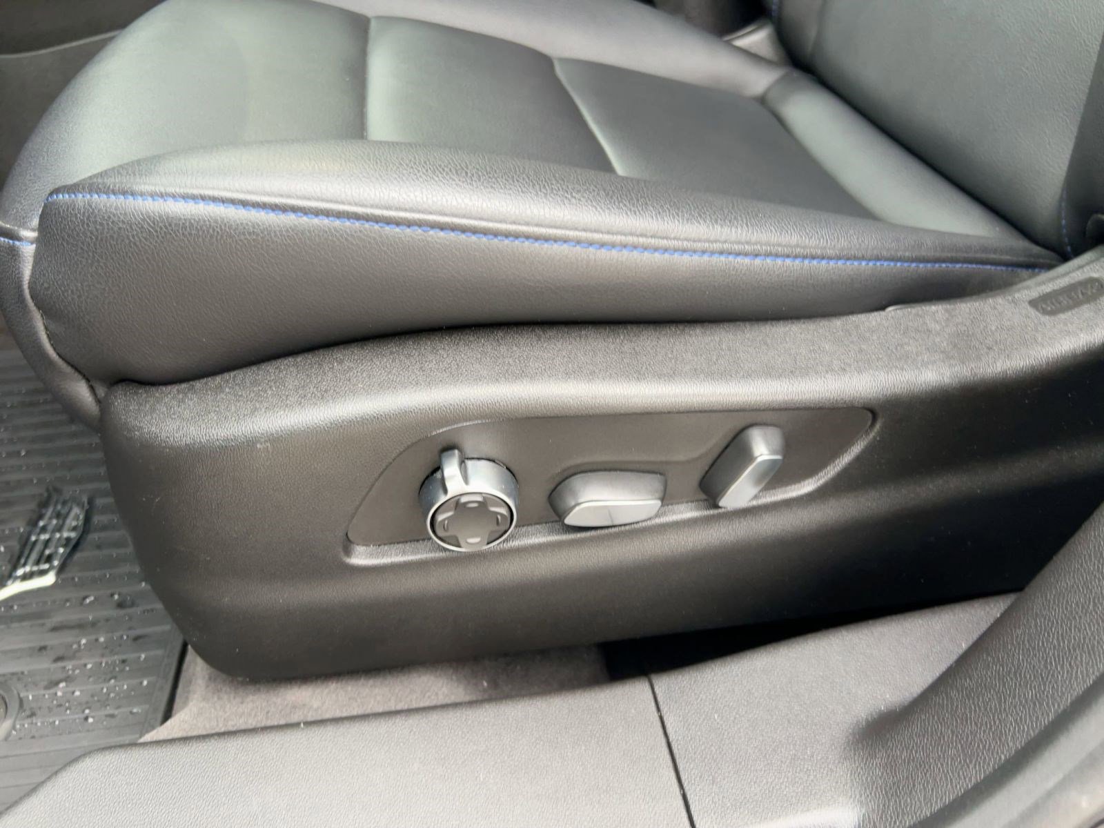 Used 2024 Cadillac XT4 Sport w/ Cold Weather Package image 14