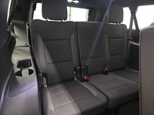 Used 2025 Chevrolet Suburban LS image 17