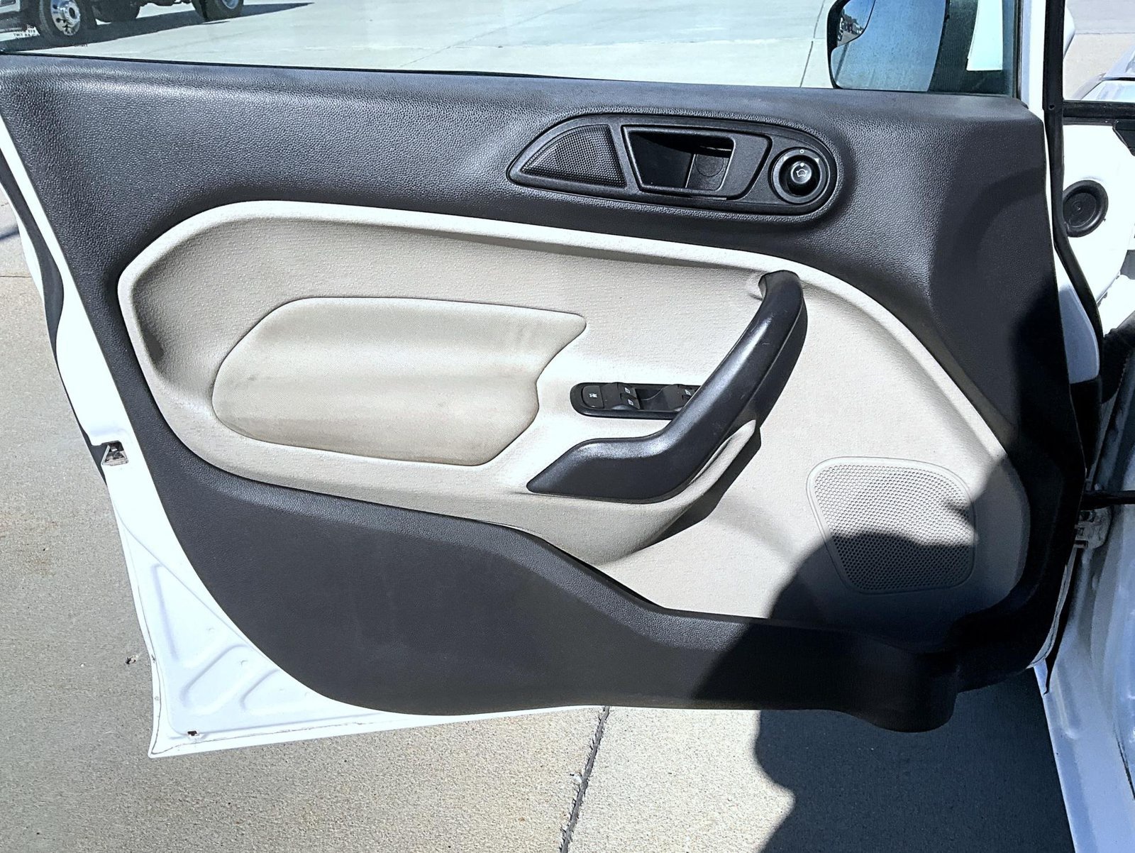 Used 2017 Ford Fiesta SE FWD image 9