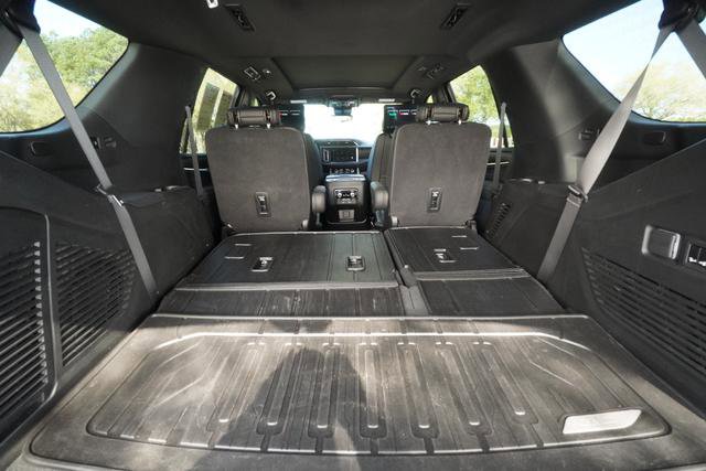 Used 2024 GMC Yukon Denali w/ Advanced Technology Package image 34