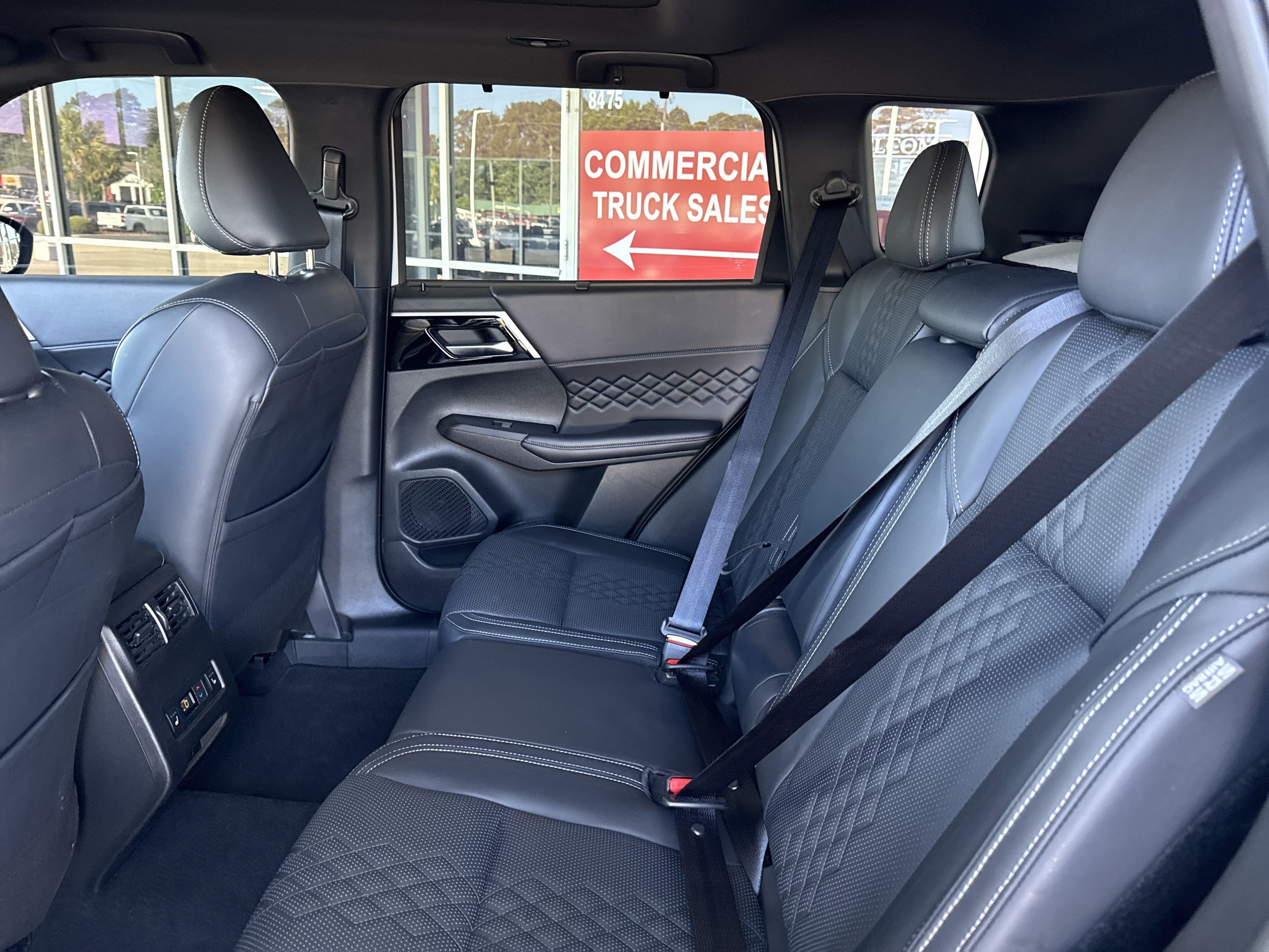 Used 2024 Mitsubishi Outlander SEL Black Edition image 30