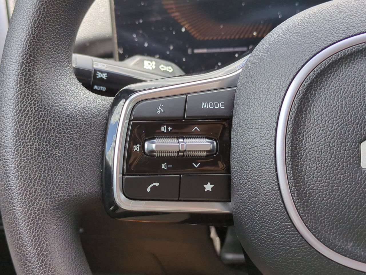 Certified 2024 Kia Sorento LX FWD image 23