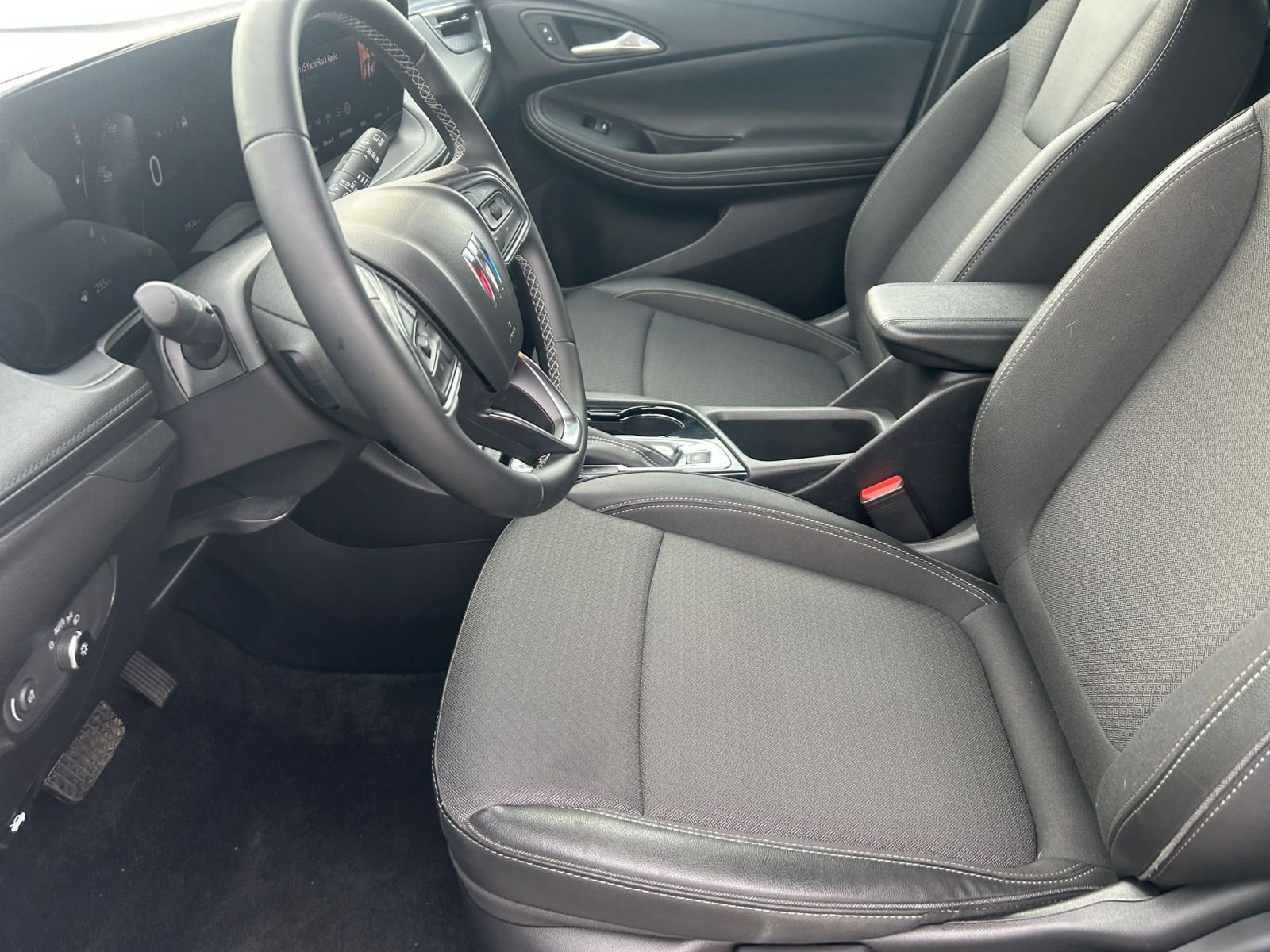 Used 2025 Buick Encore GX Preferred image 28