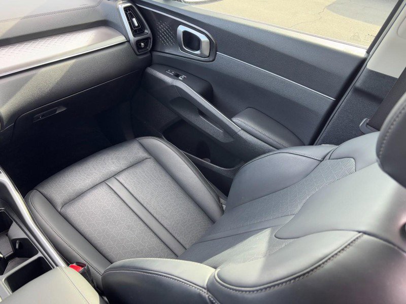 Used 2024 Kia Sorento EX image 15