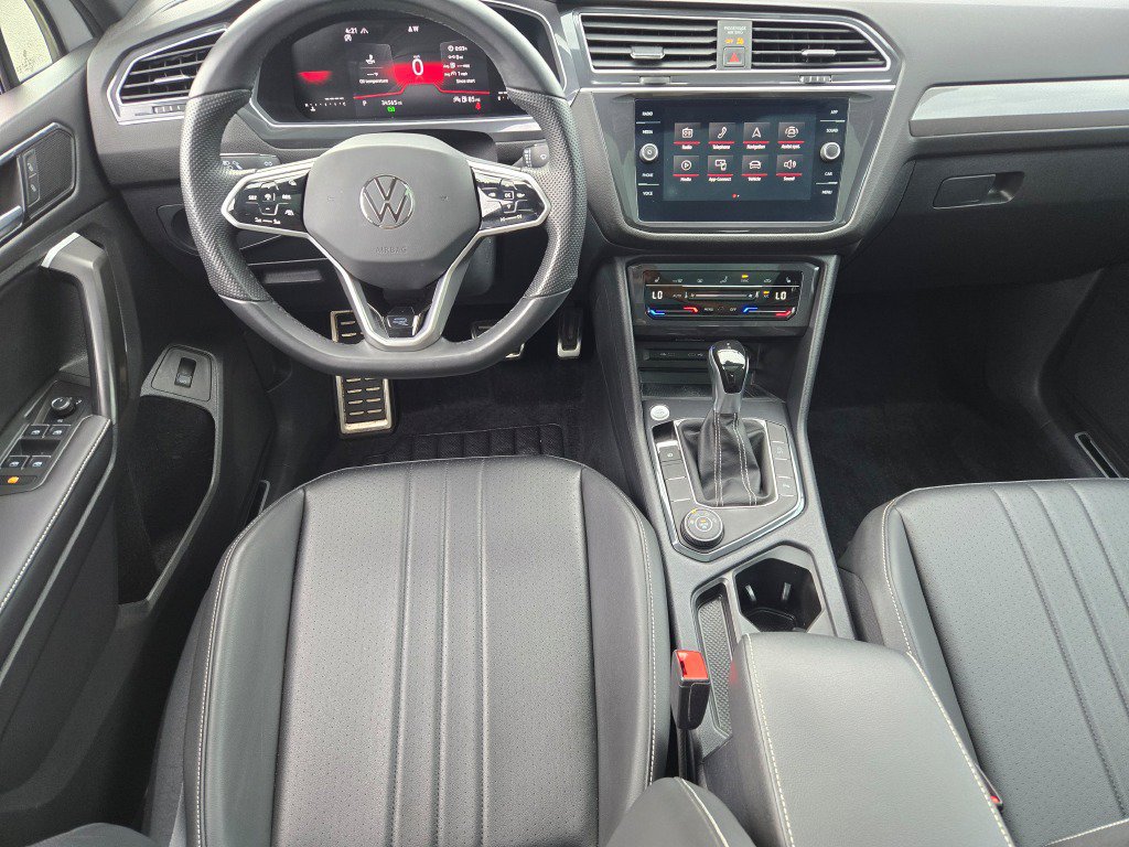 Used 2024 Volkswagen Tiguan SE R-Line w/ MDO Package, Two-Row AWD/4WD image 2