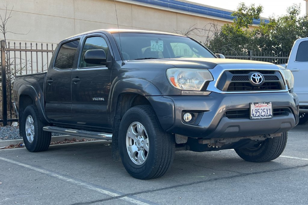Used 2015 Toyota Tacoma PreRunner w/ TRD Off-Road Package RWD image 2