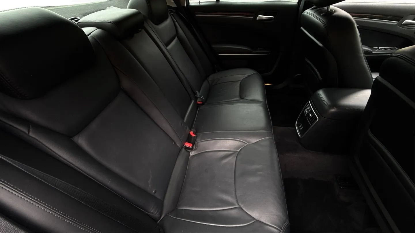 Used 2015 Chrysler 300 Limited RWD image 15