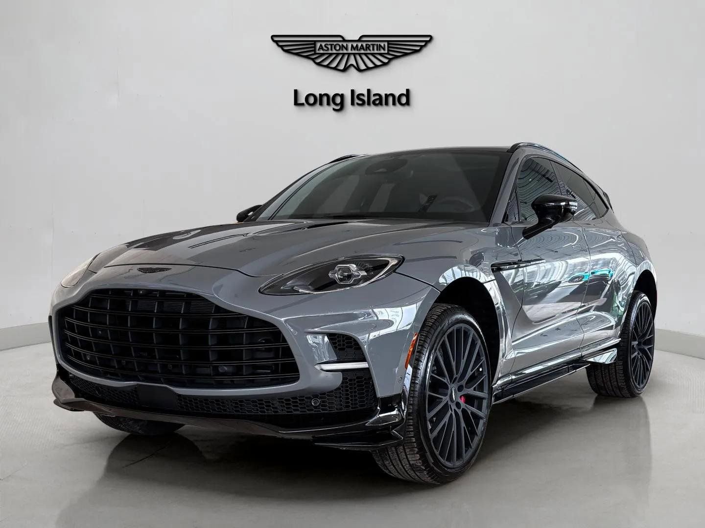 Used 2025 Aston Martin DBX 707 image 1