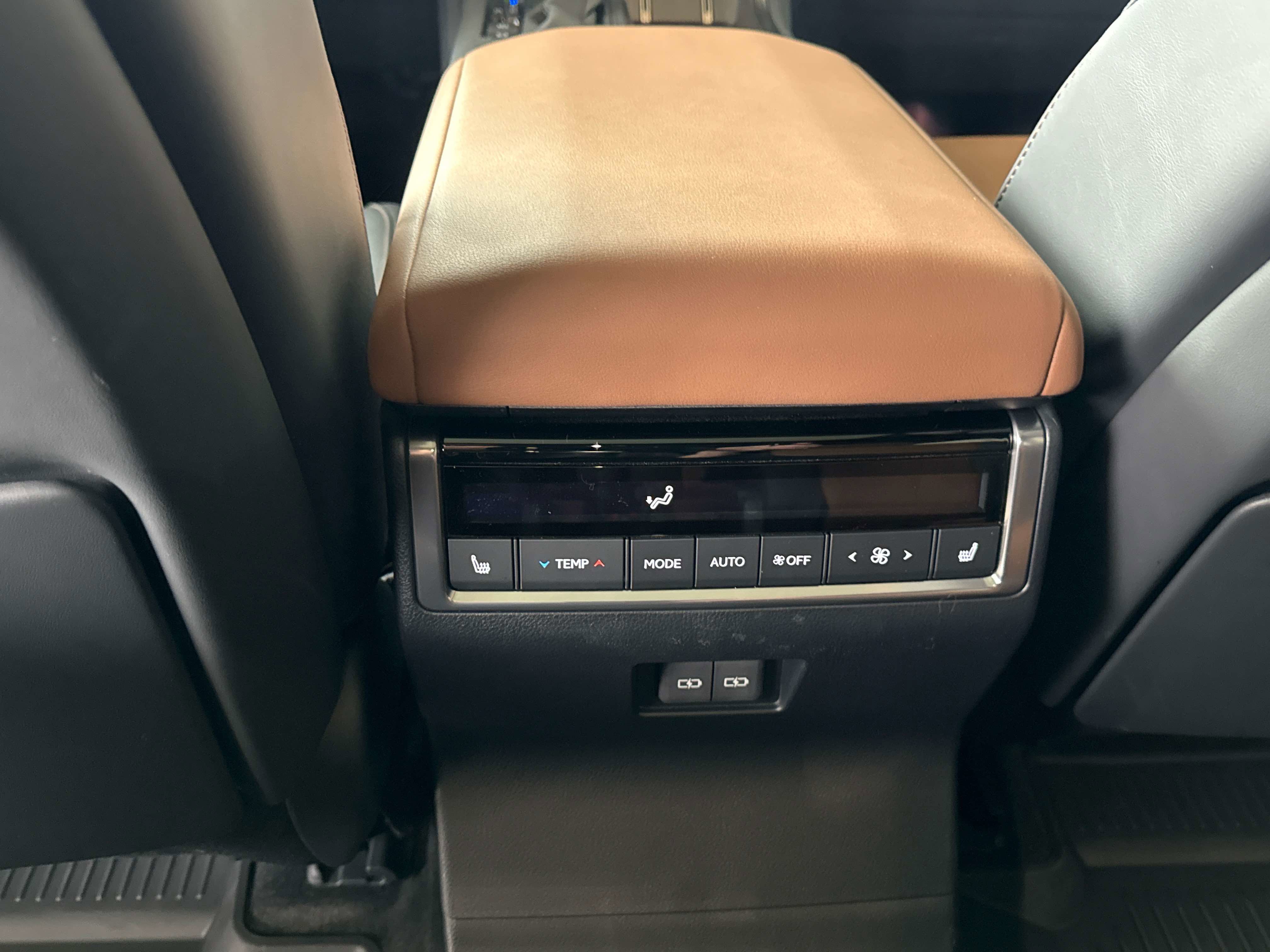 Used 2025 Lexus GX 550 w/ Accessory Package (2T) image 14