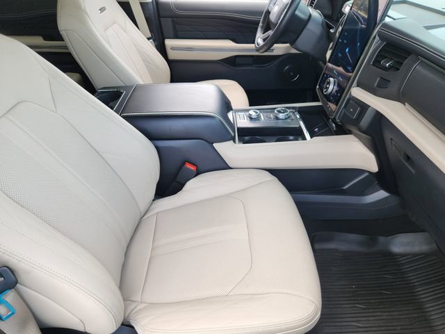 Used 2024 Ford Expedition Platinum image 11
