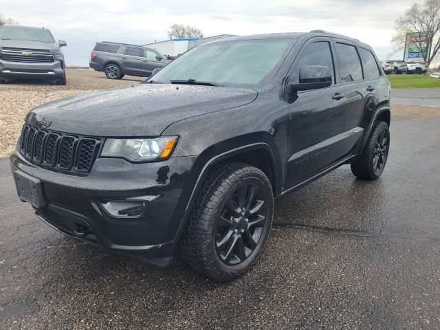 Used 2021 Jeep Grand Cherokee Altitude AWD/4WD image 3