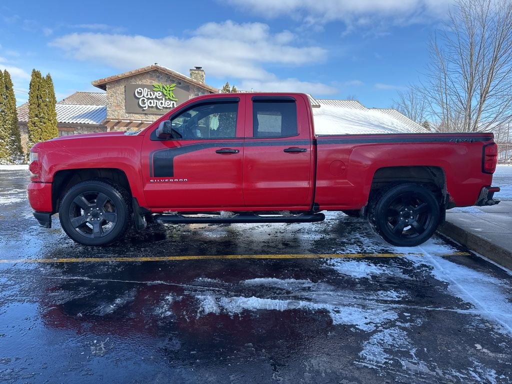 Used 2017 Chevrolet Silverado 1500 Custom image 2