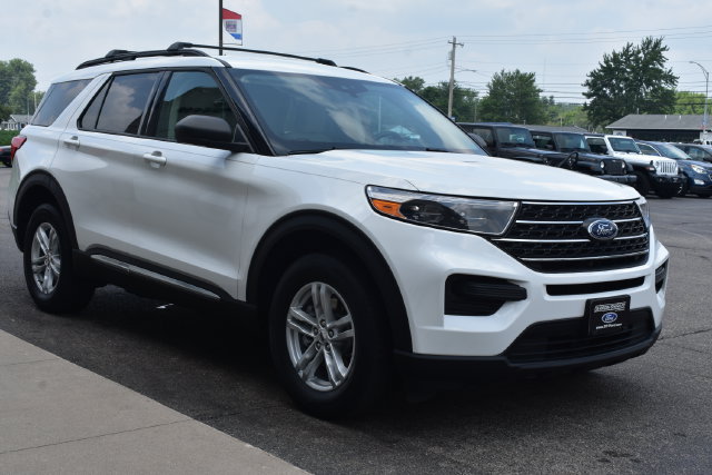 Used 2023 Ford Explorer XLT AWD/4WD image 10