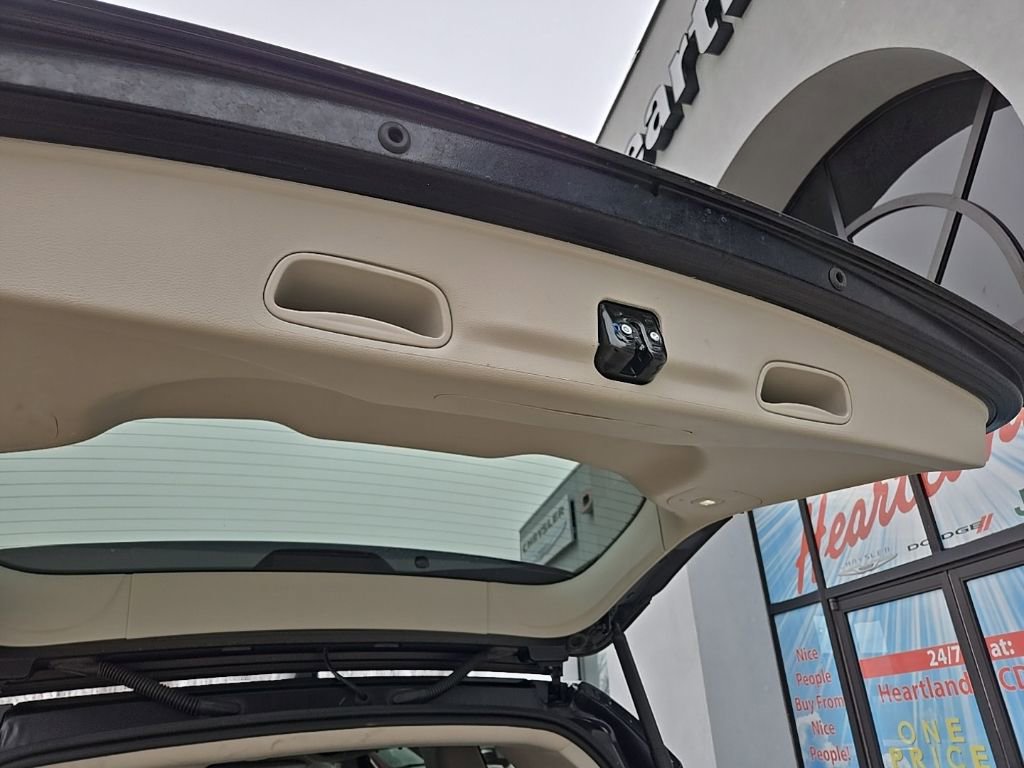 Used 2024 Chrysler Pacifica Touring-L image 88