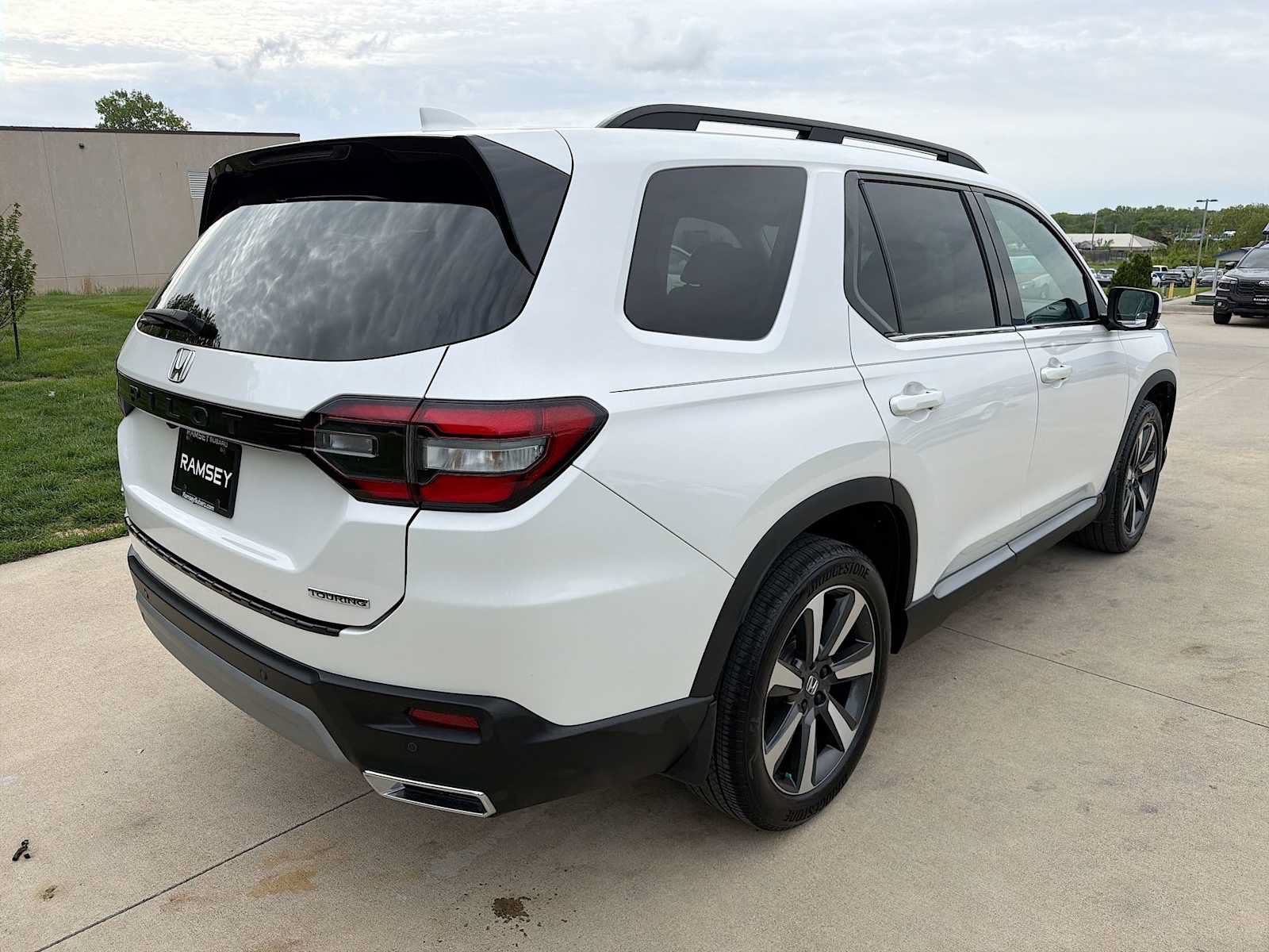 Used 2023 Honda Pilot Touring image 6