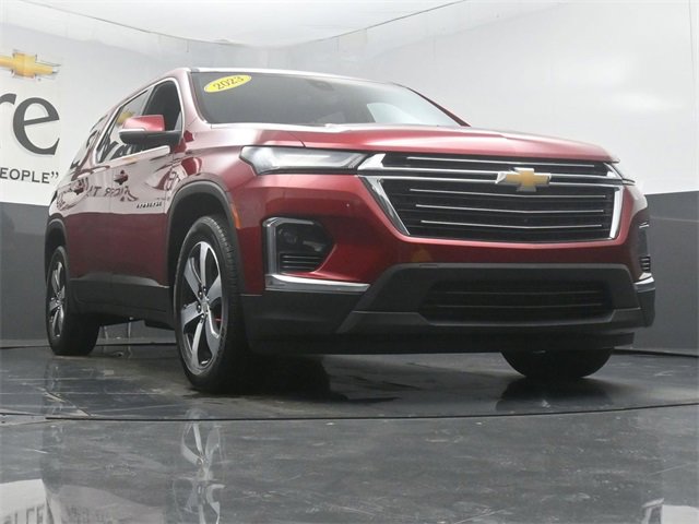 Used 2023 Chevrolet Traverse LT w/ LT Premium Package image 3