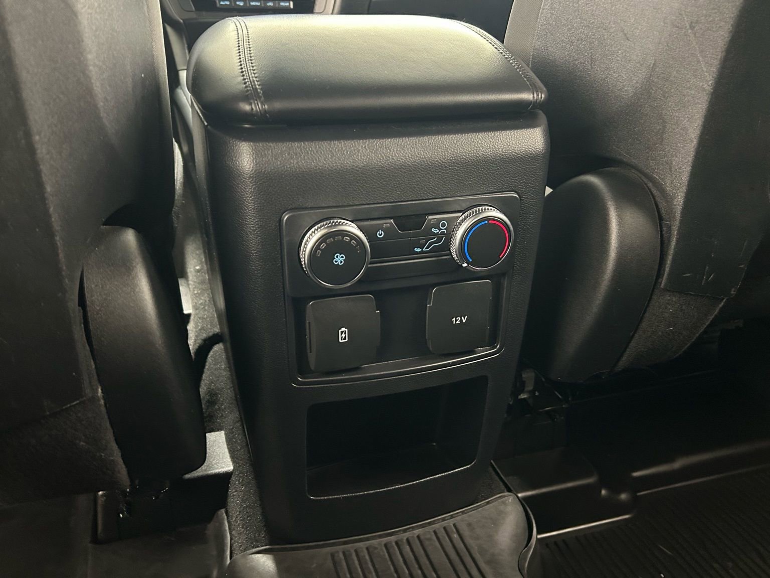 Used 2020 Ford Explorer XLT image 34