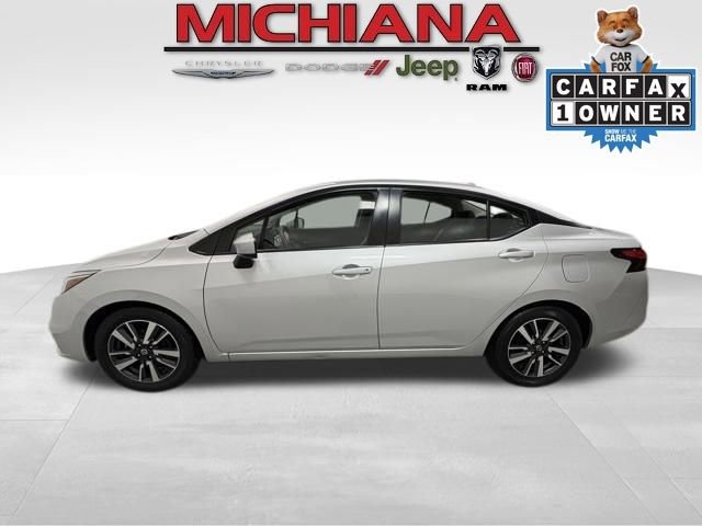 Used 2022 Nissan Versa SV image 1