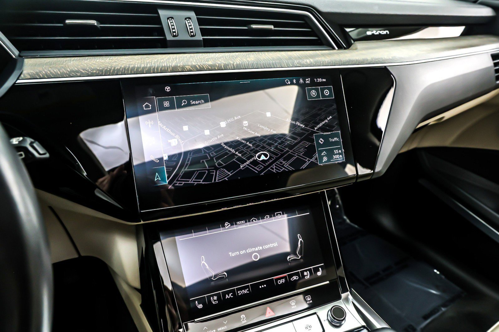 Used 2024 Audi Q8 e-tron Premium Plus w/ Premium Plus Package image 21