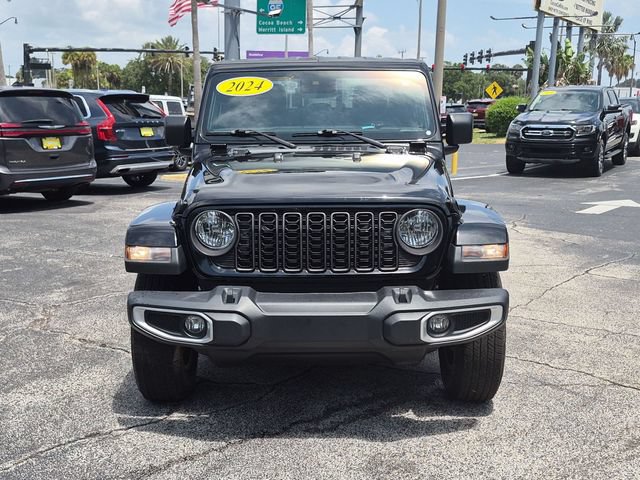Used 2024 Jeep Gladiator Sport AWD/4WD image 2