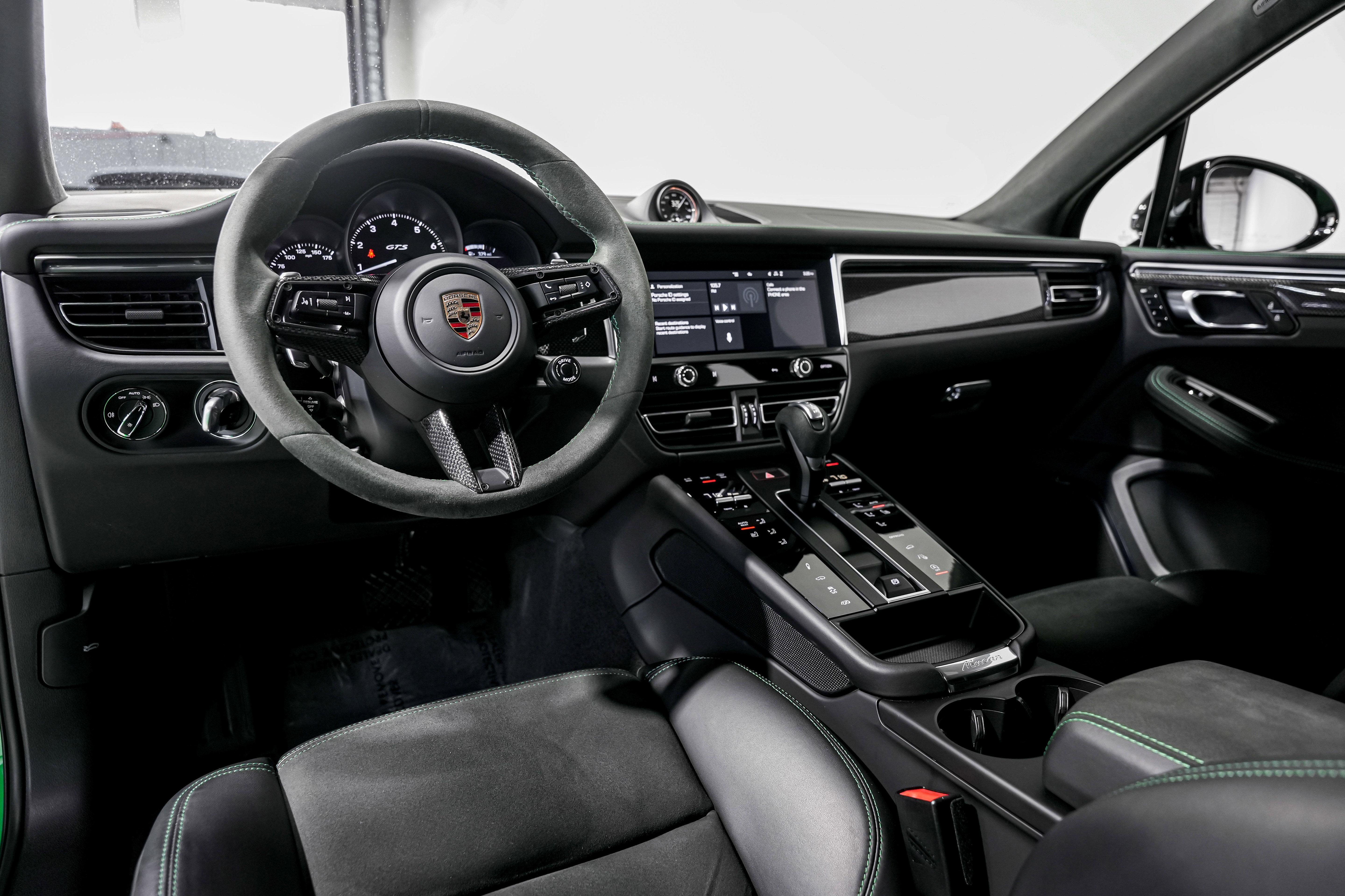 Used 2023 Porsche Macan GTS image 9